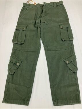 Men's Military-Style Cargo Pants in Olive Green